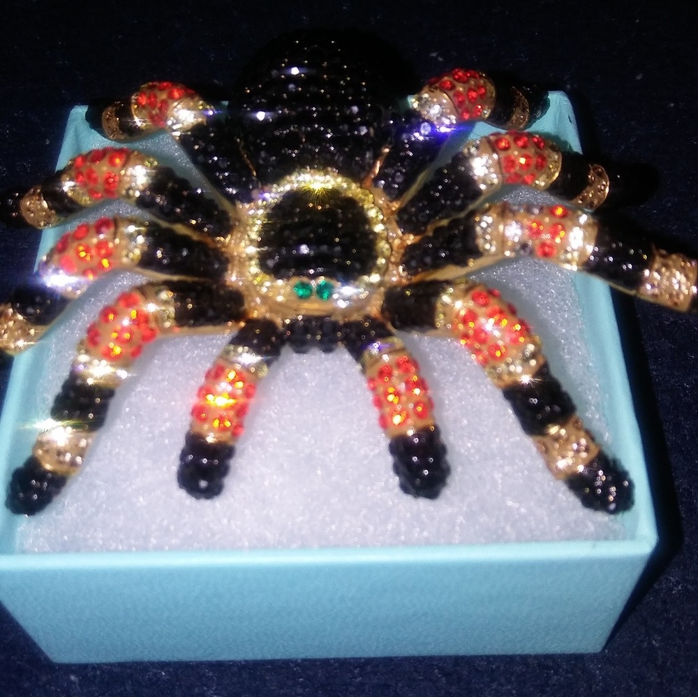 Ruccini estate swarski crystal pendent